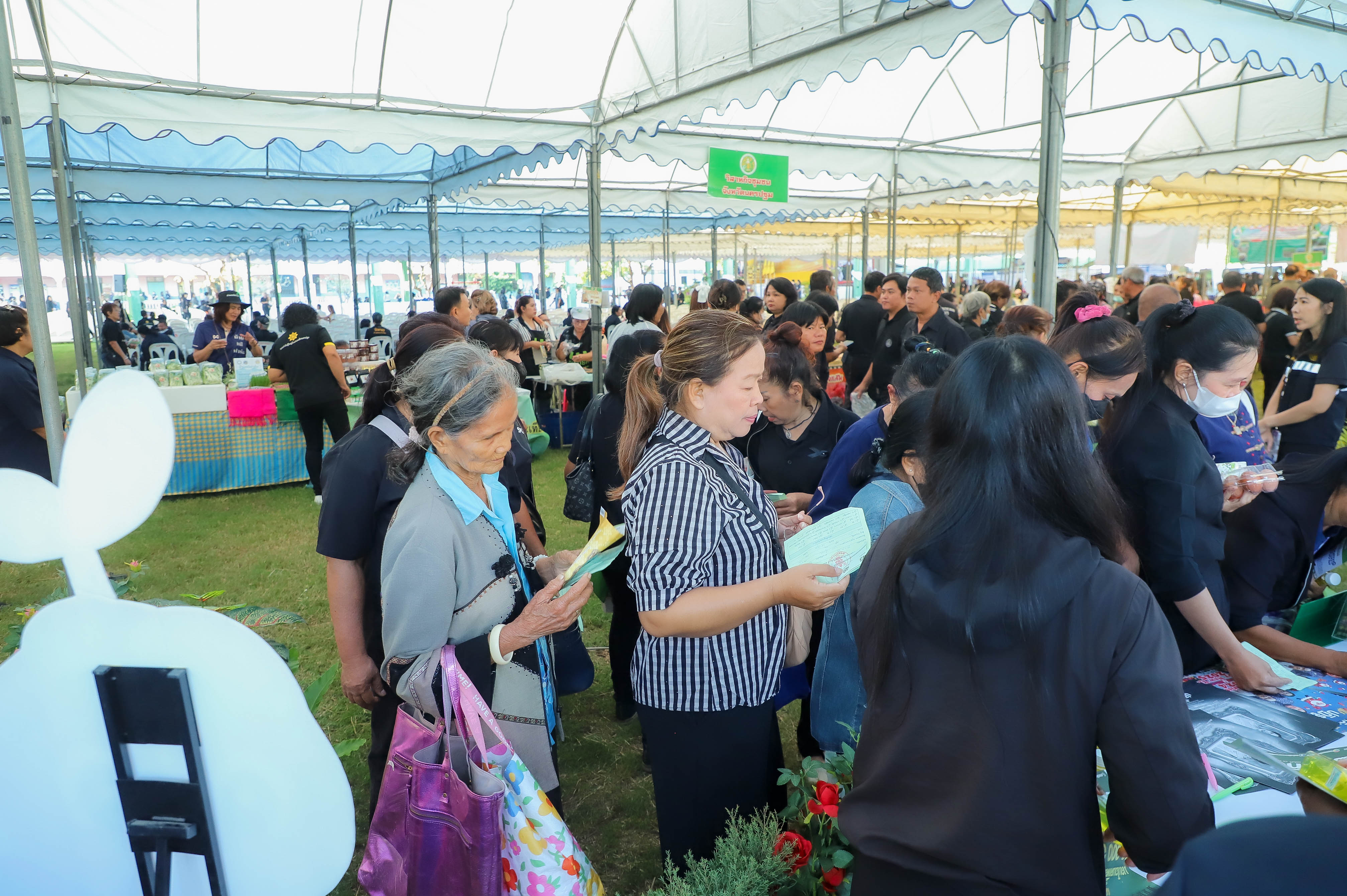 title - รองนายกฯ และรัฐมนตรีว่าการกระทรวงเกษตรฯ เปิดโครงการคลินิกเกษตรเคลื่อนที่ในพระราชานุเคราะห์ฯ ณ จังหวัดนครปฐม